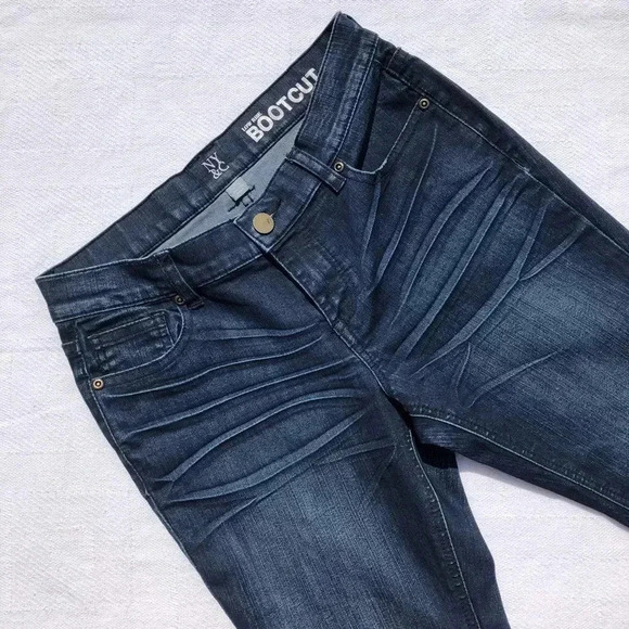 NYC Low Rise Bootcut Blue Jeans Sz 4P - Picture 7 of 8